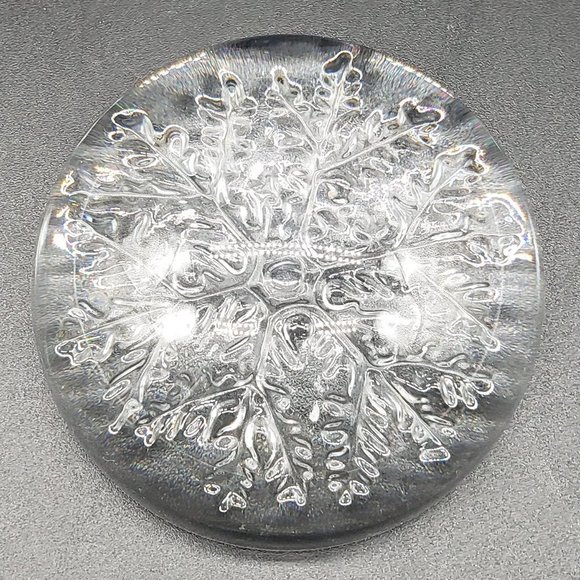 Cristal France Large Half Circle Dome Clear Crystal Snowflake Paperweight - Picture 4 of 8
